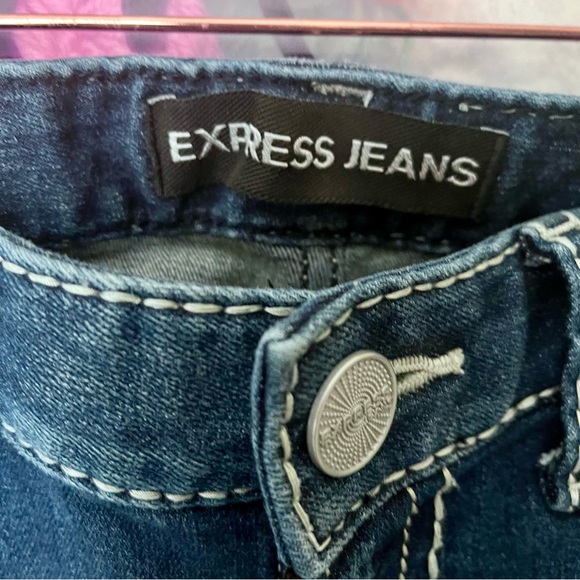 Express Jeans Barely Boot Low Rise Jeans; Factory Distressed Dark Wash; Size 6R - Picture 5 of 6
